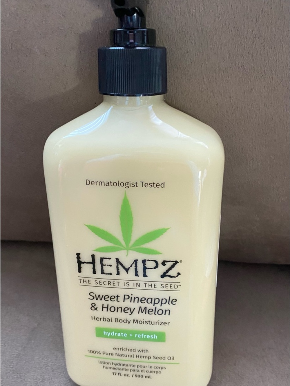 Hempz Sweet Pineapple & Honey Melon Body Moisturizer - Cream with Black Pump
